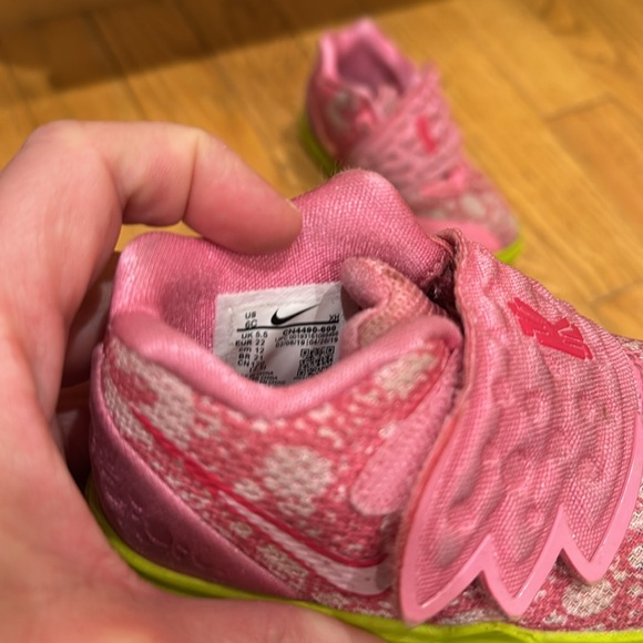 Spongebob Nike Kyrie - Picture 5 of 5